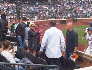 Illustration for article titled Lady Gaga Throws Fit, Flips The Bird At Mets Game